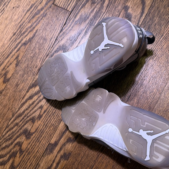 Air Jordan 9 Retro "Cool Grey" shoes size 5.5Y - Picture 5 of 6